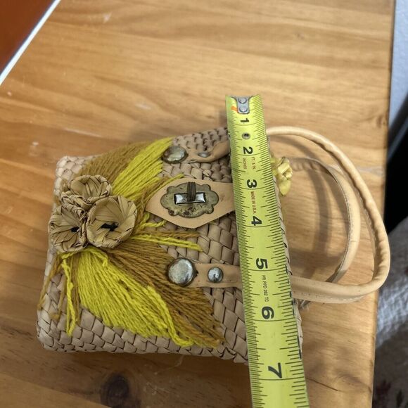 Vintage 1970s Woven Straw Leather Handbag Straw Flower Clusters Yarn Leaves - Picture 9 of 12